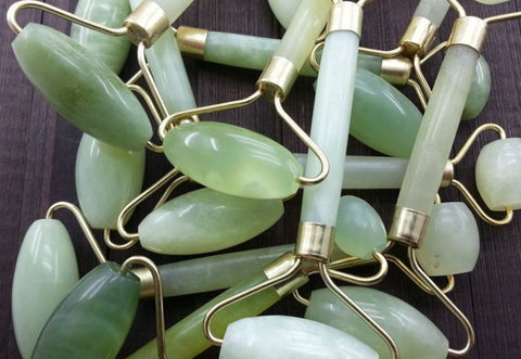 jade facial roller for anti-aging