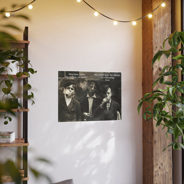 Vintage Black and White Photo Art Poster, Nostalgic Wall Decor - Gift for Photography Lovers, Retro Art Print, Lewis Hine Newsies