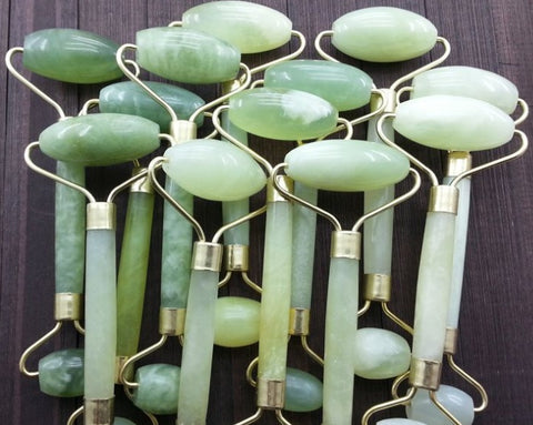 jade facial roller for anti-aging